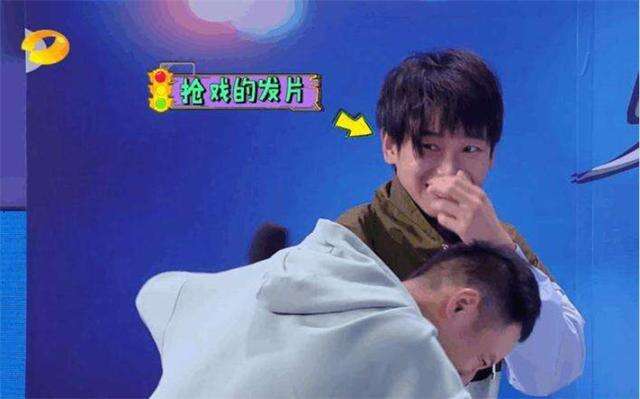 男人发际线后移等于整容!何炅没刘海直接50岁,胡歌也难逃考验