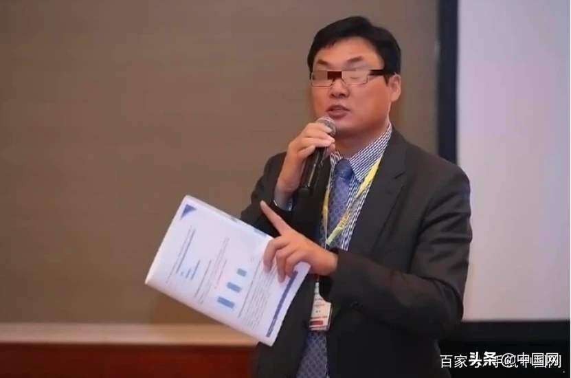 鲍毓明被驱逐出境!吊销律师执业证!性侵养女案调查结果:两人同居 不构成性侵