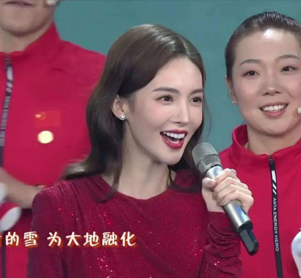 王源舞台被质疑:央视单独加“局部磨皮滤镜”?脸部光滑如孩童