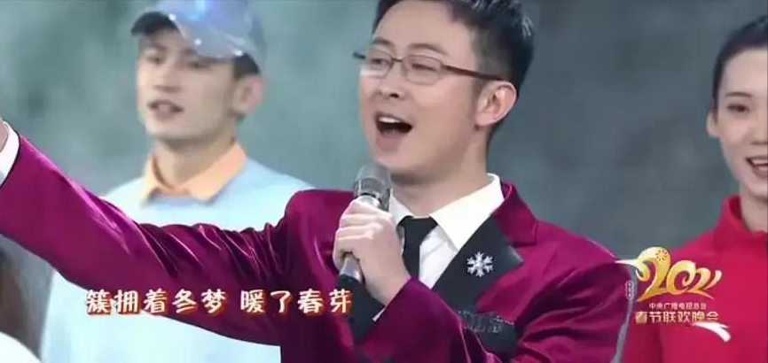 王源舞台被质疑:央视单独加“局部磨皮滤镜”?脸部光滑如孩童