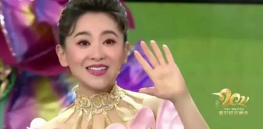 王源舞台被质疑:央视单独加“局部磨皮滤镜”?脸部光滑如孩童