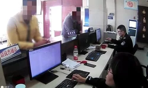 两人网恋一天就见面,女子点完一瓶红酒1200元,却称有事先走了!