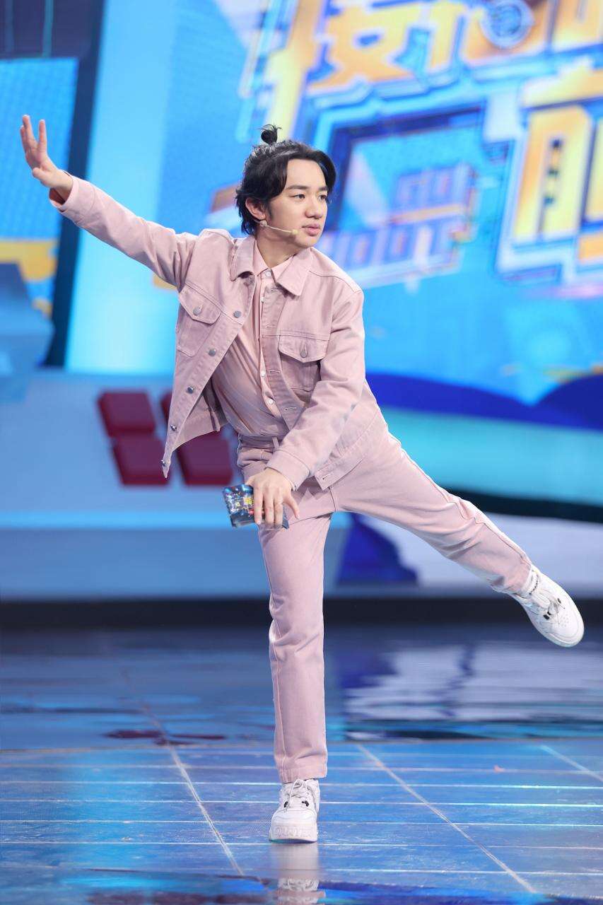 《接招吧前辈》王祖蓝实力模仿上演英文版音乐剧双簧