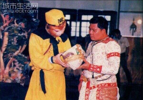 六小龄童