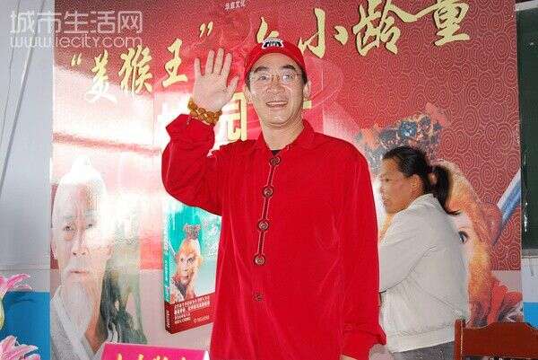六小龄童