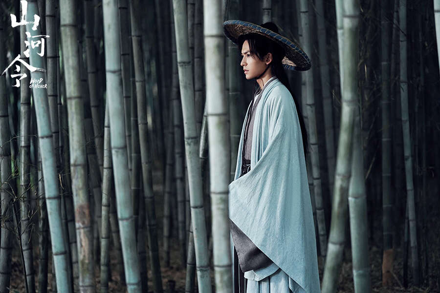 张哲瀚《山河令》受热议 情绪佳打戏燃