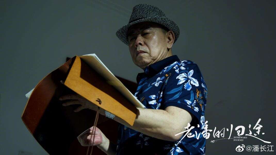 刚开机就骨折,潘长江竟然是坐着拍完新戏,太敬业!