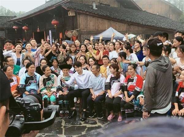蔡徐坤业务能力被前辈认可,不愧是颇具社会责任感的时代青年