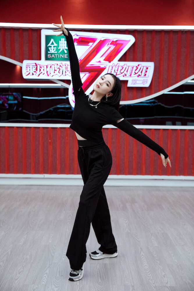陈小纭《乘风破浪的姐姐》第二季五公开练 练习室小考姐姐们互拼实力