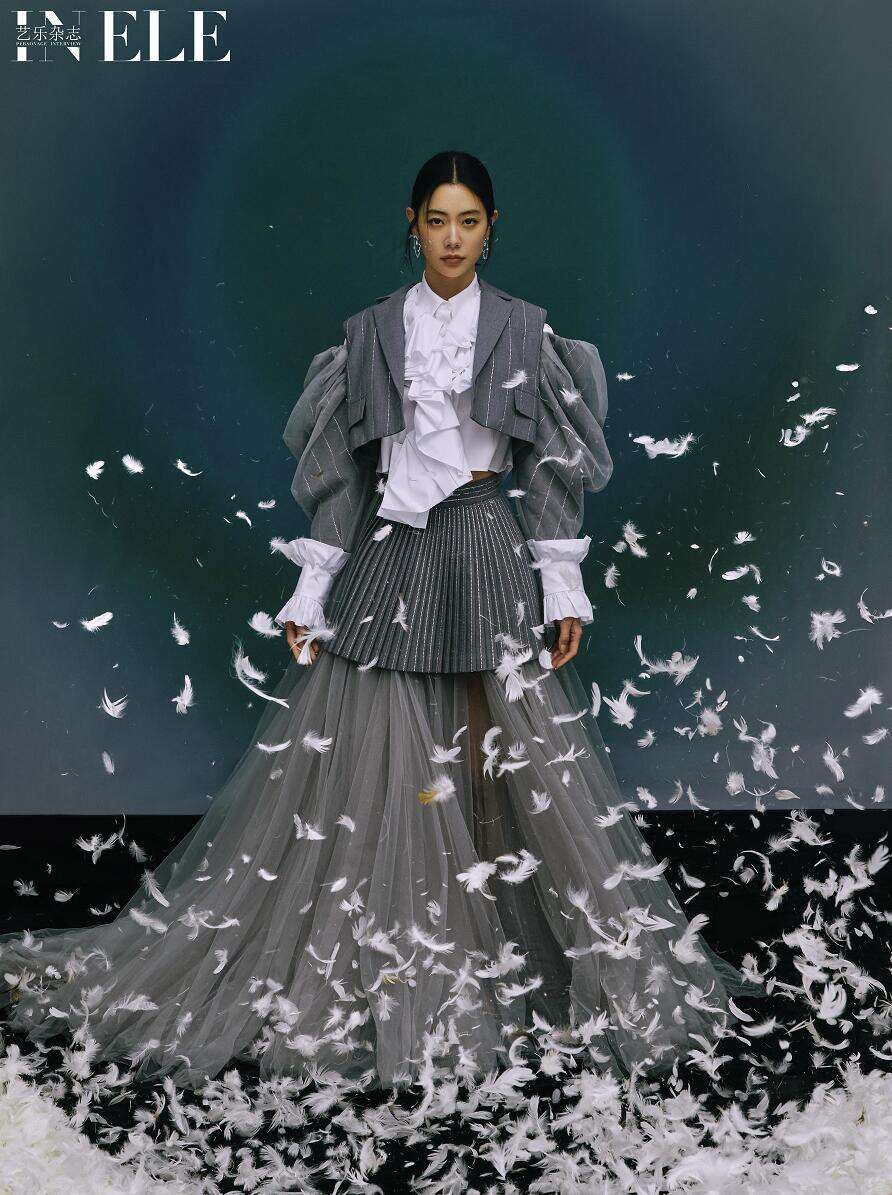 克拉拉最新大片曝光 浑然天成独立自律