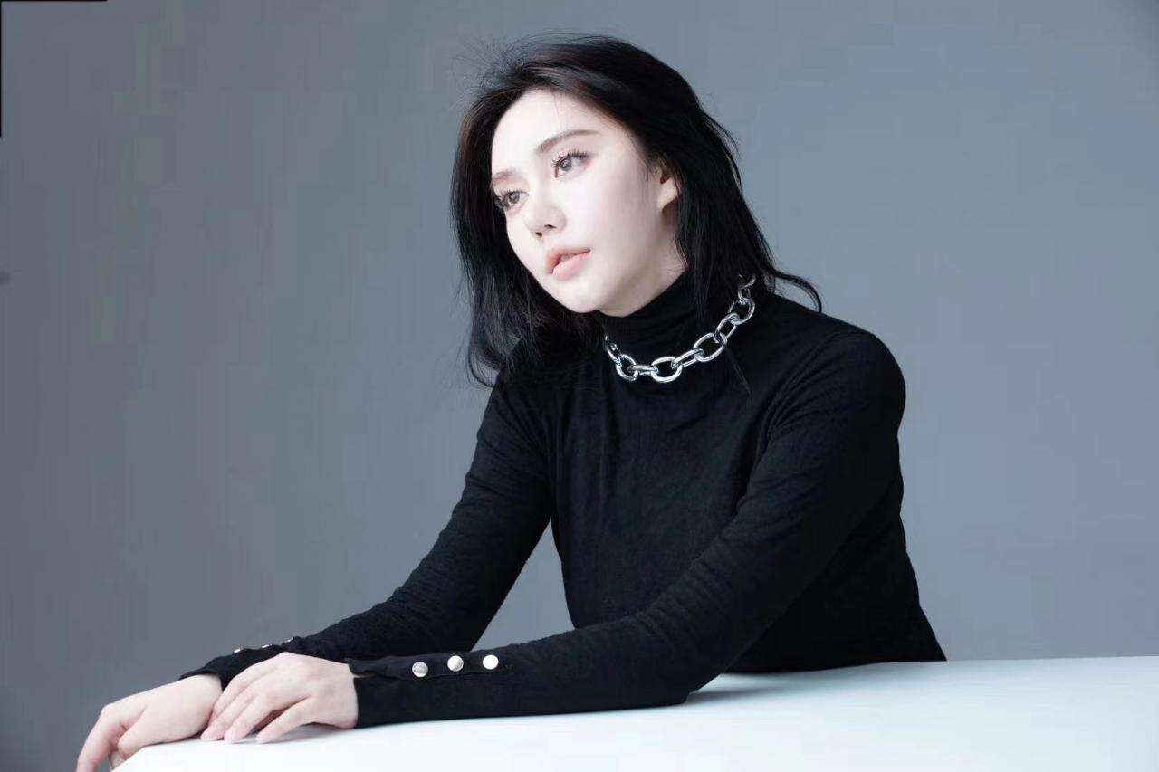 《追虎擒龙》常钰词玩枪被震显蠢萌 林家栋古天乐大笑不止