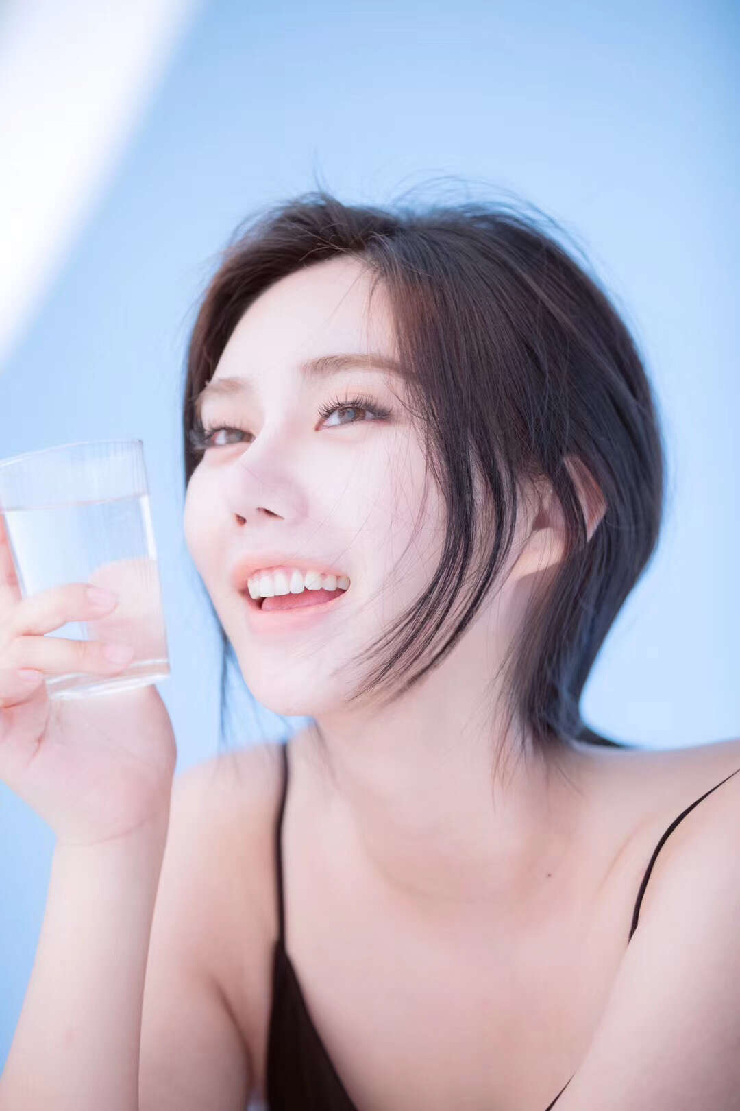 《追虎擒龙》常钰词玩枪被震显蠢萌 林家栋古天乐大笑不止