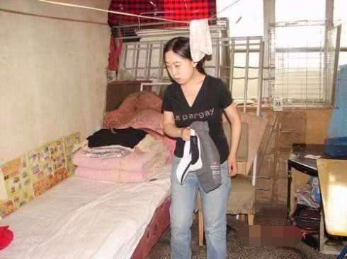 杨丽娟:追星13年逼父跳海,醒悟得太晚,毁了自己一辈子