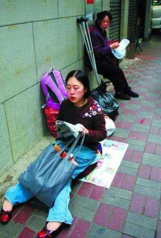 杨丽娟:追星13年逼父跳海,醒悟得太晚,毁了自己一辈子