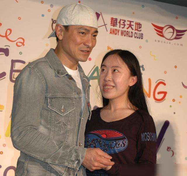 杨丽娟:追星13年逼父跳海,醒悟得太晚,毁了自己一辈子