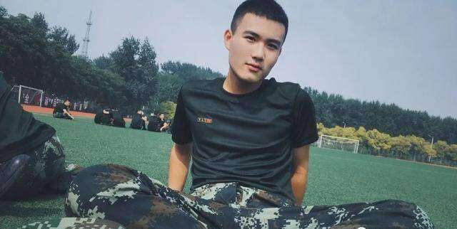 中国消防员小哥哥,这劲爆肌肉身材,也太馋人了!