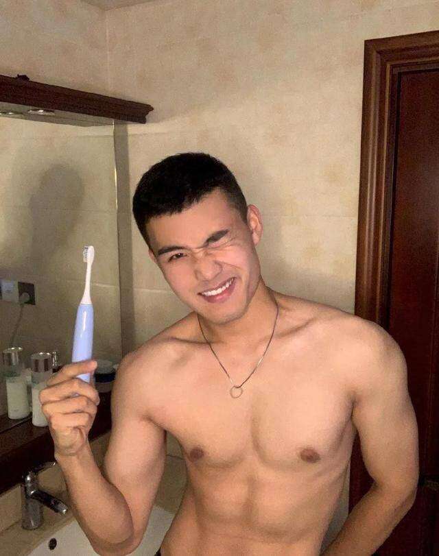 中国消防员小哥哥,这劲爆肌肉身材,也太馋人了!