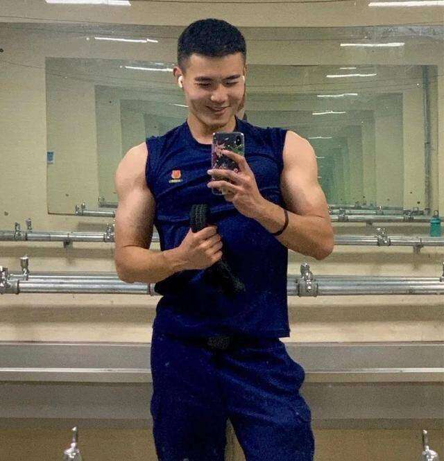 中国消防员小哥哥,这劲爆肌肉身材,也太馋人了!