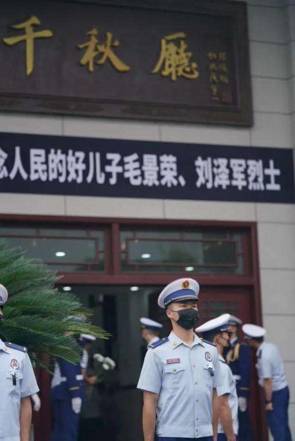 杭州火灾牺牲00后消防员刘泽军:1岁丧父3岁丧母,吃百家饭长大