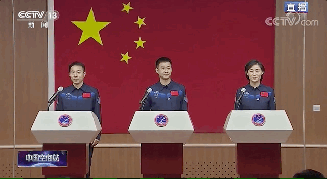 神十四来了!首位“飞天女”刘洋:这10年当了妈妈,从没停止训练