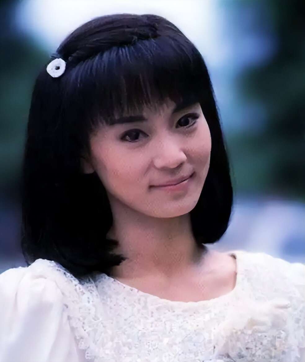 年过60“无儿无女”的7位明星,独居遗憾,亿万身家没子女继承
