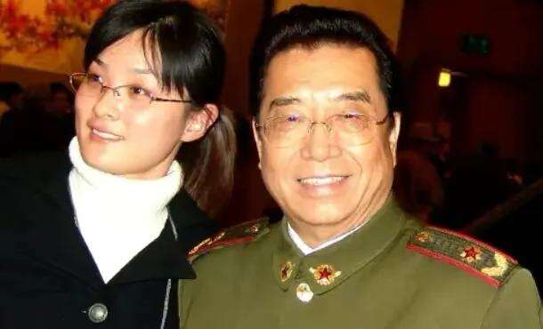 李双江大儿子李贺:从没享受过父爱,却要承担父亲和继母晚年生活