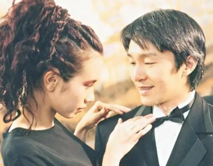 年过60“无儿无女”的7位明星,独居遗憾,亿万身家没子女继承