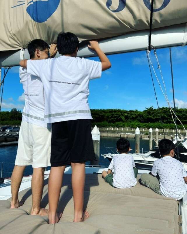 林志颖带老婆儿子逛街,12岁Kimi又高又壮,身高体型均超爸爸