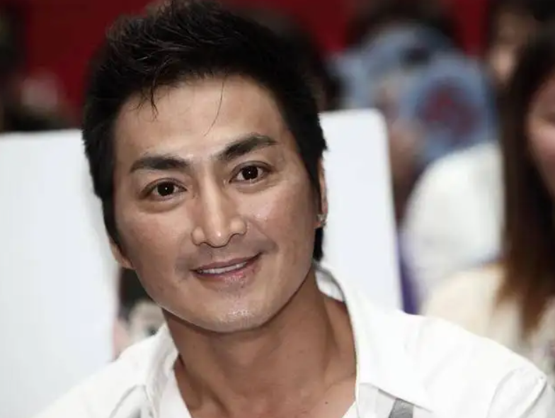 年过60“无儿无女”的7位明星,独居遗憾,亿万身家没子女继承