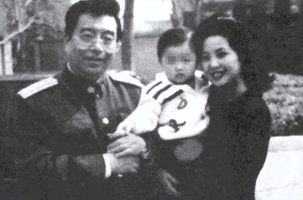李双江大儿子李贺:从没享受过父爱,却要承担父亲和继母晚年生活