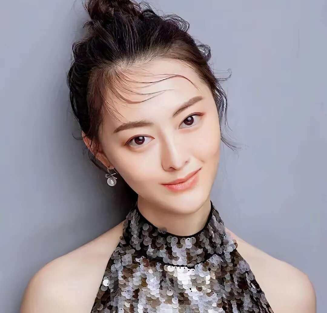 陈道明:娶央视主持人恩爱40年,和妻子互相成就,女儿是他的骄傲