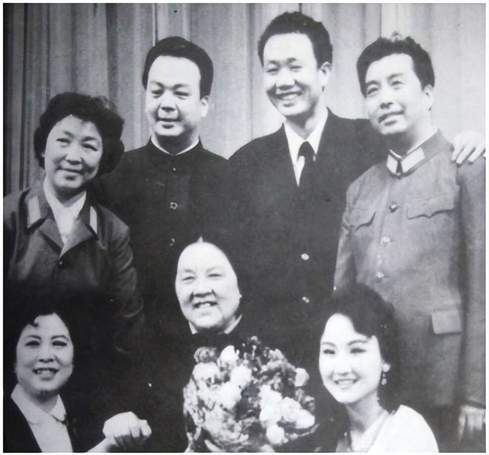 李双江大儿子李贺:从没享受过父爱,却要承担父亲和继母晚年生活