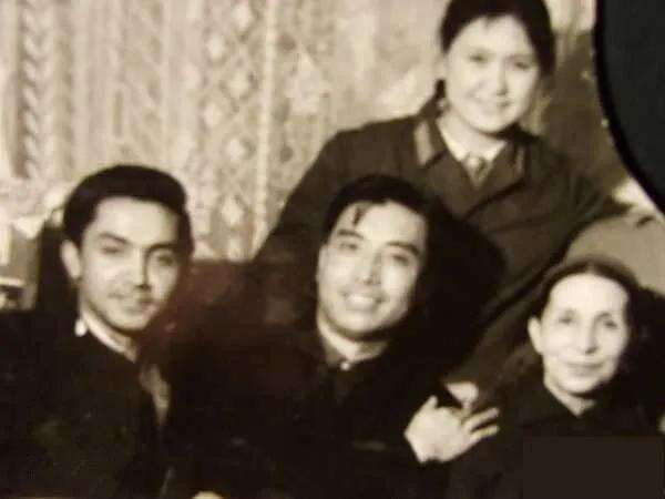 李双江大儿子李贺:从没享受过父爱,却要承担父亲和继母晚年生活