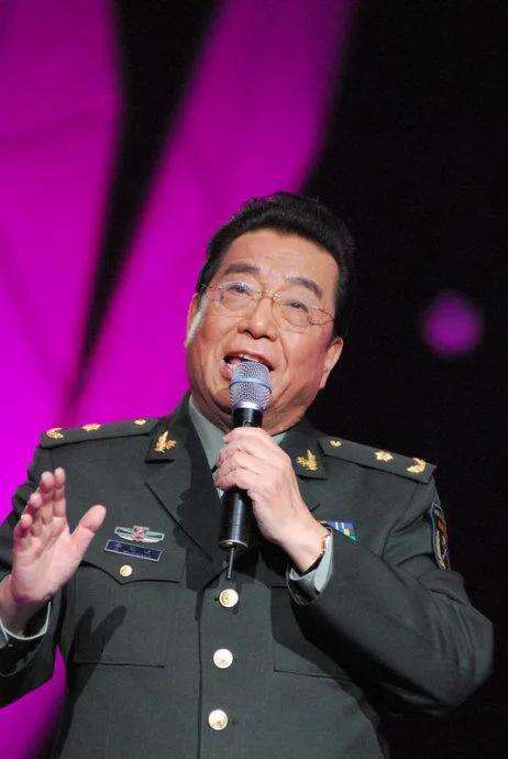 李双江大儿子李贺:从没享受过父爱,却要承担父亲和继母晚年生活