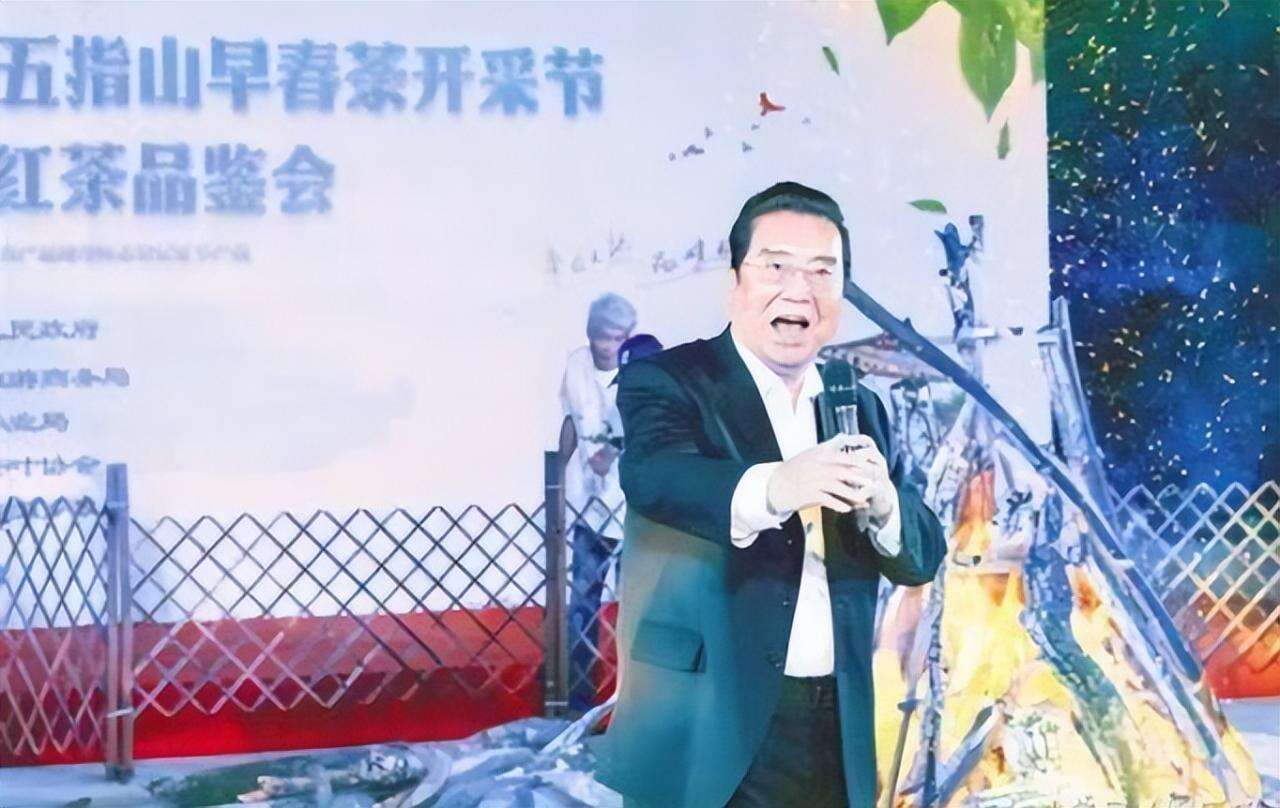 李双江大儿子李贺:从没享受过父爱,却要承担父亲和继母晚年生活