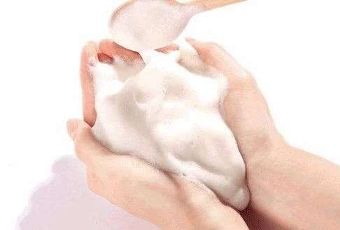 正确的洗脸技巧|脸洗不干净,后续保养都白搭