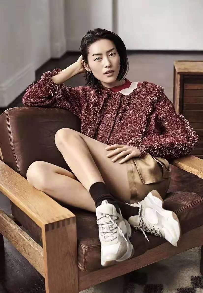 除了发量,最暴露年龄的可能是这两道法令纹