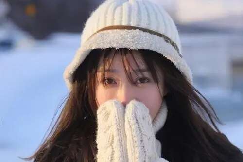 冬天脸上有红血丝怎么办?冬日里对抗红血丝的护肤技巧