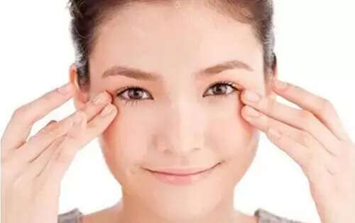 如何甩掉眼部小细纹?哪些食物抗眼部细纹