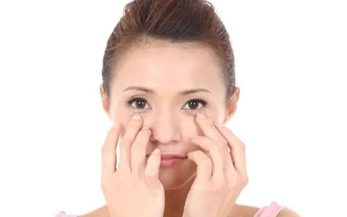 怎么消除眼袋?按摩眼袋的正确方法