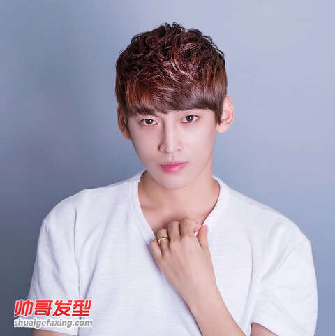 瓜子脸男生韩式齐刘海发型 花美男韩式发型图片