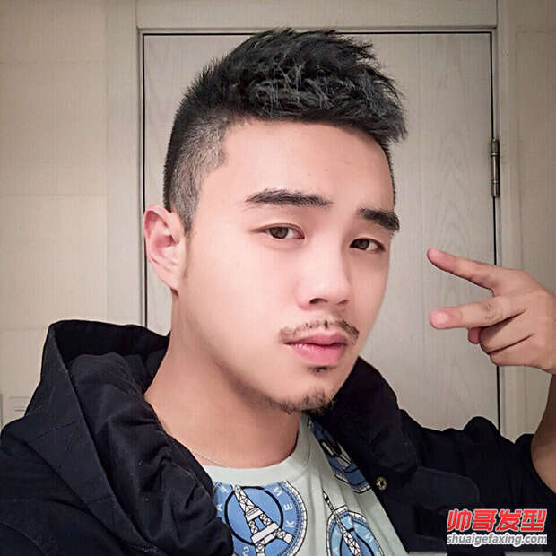 脸大的男生适合把两边剪短么 微博帅哥莫西干短发照片