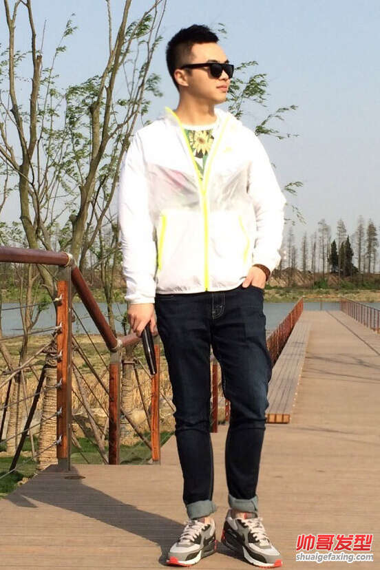 脸大的男生适合把两边剪短么 微博帅哥莫西干短发照片