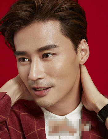 好看的男士露额头短发做有型男人