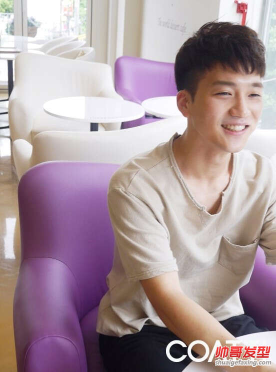 好看的男生齐刘海发型图片 二十岁左右男生帅气发型