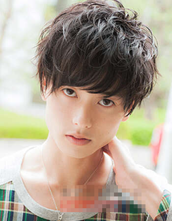 2016最新男生定位烫发型图片 潮男春节好看发型