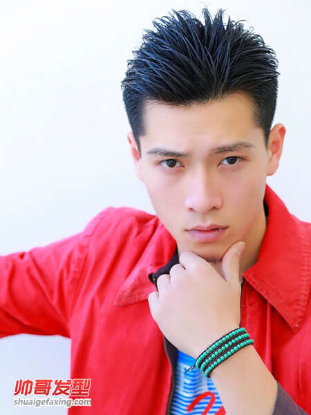 潮男最爱的改良型小背头 男士油头发型最经典