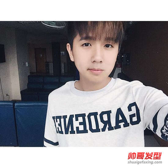 90后小鲜肉黑色发型 示范最潮学生发型造型