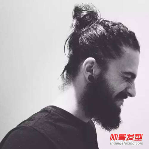 刺青纹身男适合什么发型 男生个性耍酷发型设计