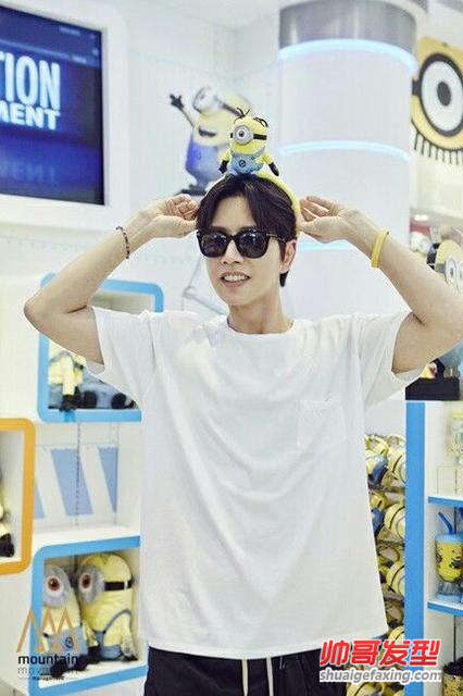 男生夏天最百搭的清爽利落露额头短发图片
